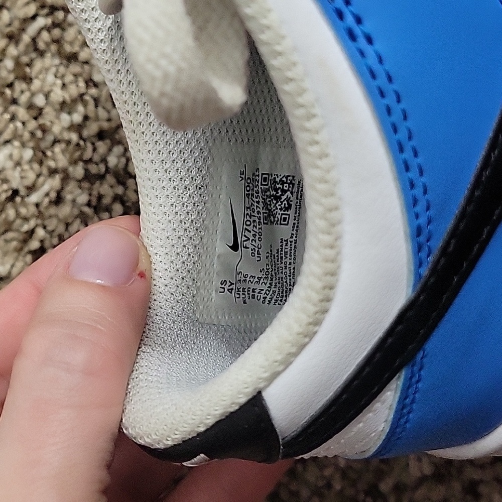 Nike - Picture 3 of 4